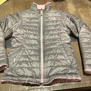 Like New! Reversible North Face Coat
Size Medium(girls) Osito coat